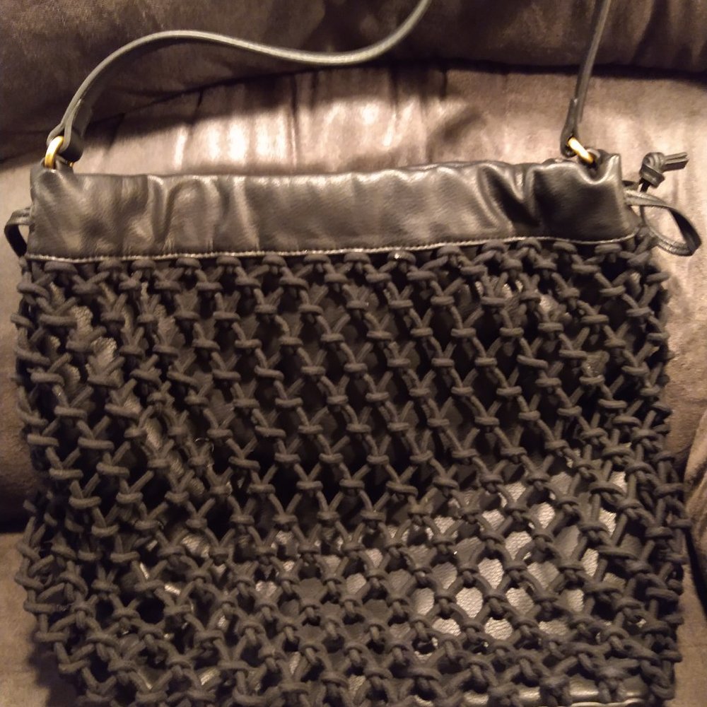 ELIZABETH AND JAMES BLACK SHOULDER BAG - GREAT CONDITION - Picture 1 of 5